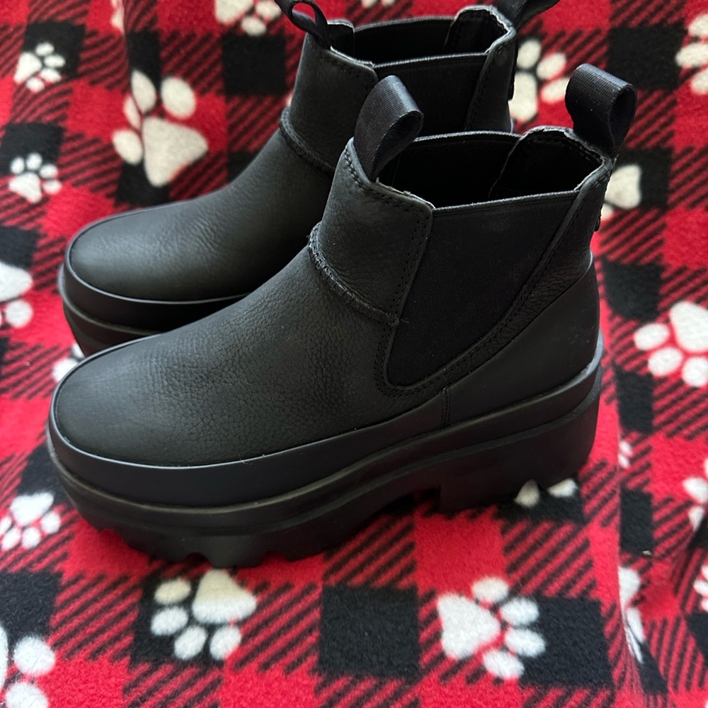 UGG Black Brisbane Chelsea Leather Boots NEW